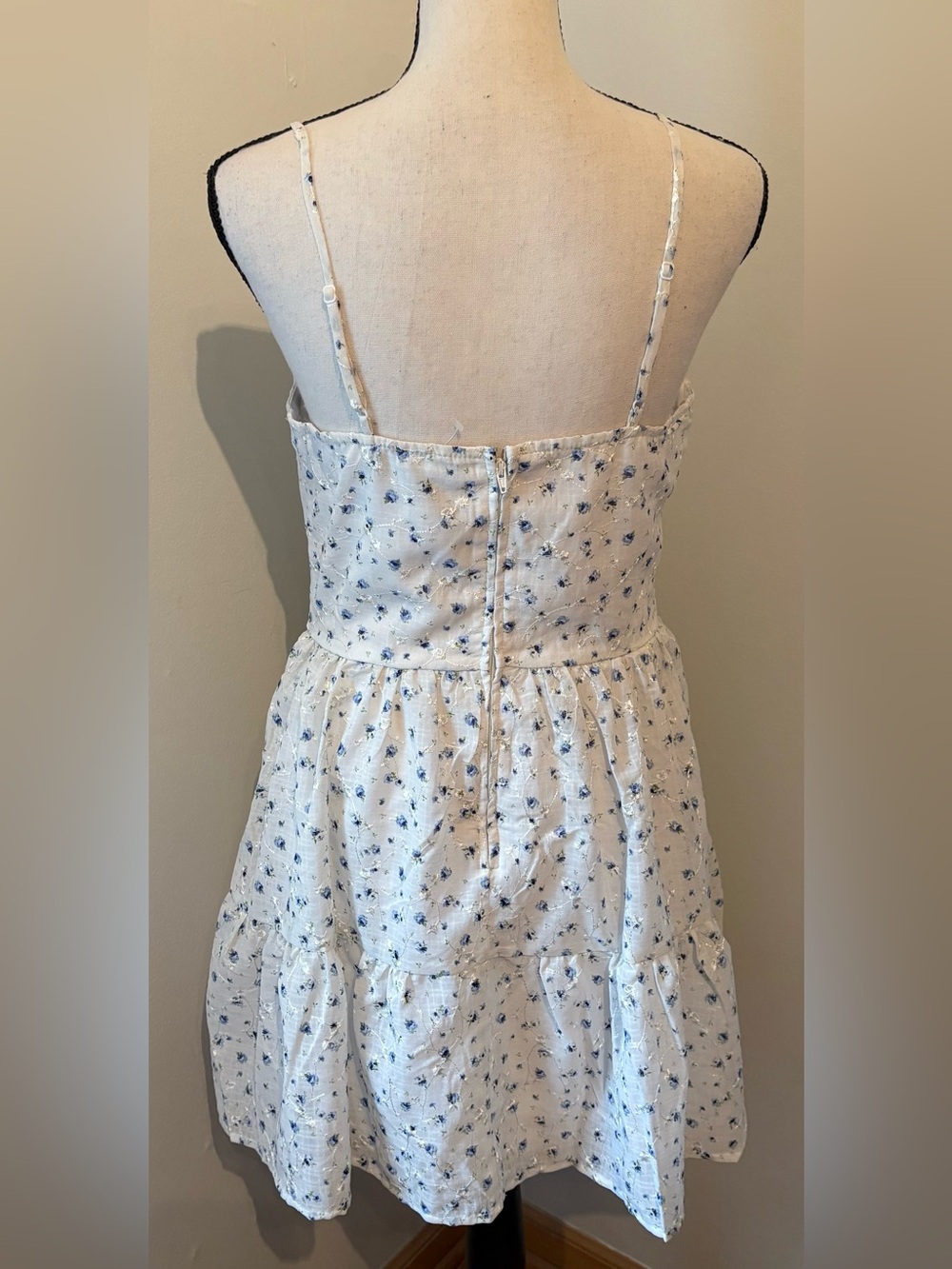 Blue & White Floral Tie Front Spaghetti Strap Dress Lined Women’s Size Medium - Picture 6 of 7
